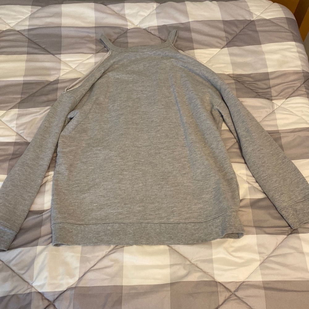 American Eagle open should grey crew neck